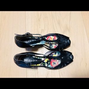 Kitten heel shoes/ sandals